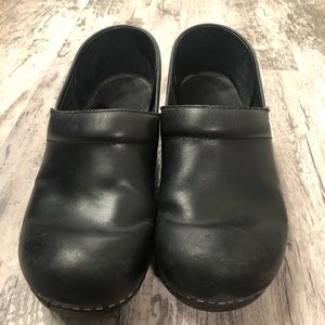 Black leather Dansko Clog